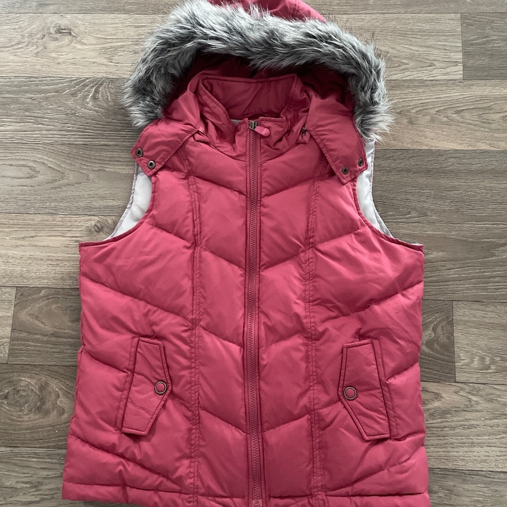 Puffer vest with fur hood